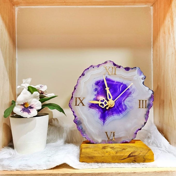 CRYSTAL AGATE CLOCK FOR HOME DECOR ITEMS PURPLE DECORATIVE AGATE STONE SLICE TABLE CLOCK FOR STUDY TABLE OFFICE DESK BEDROOM UNIQUE GIFTS FOR WOMEN