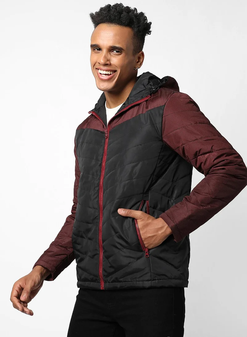 كامبوس سوترا جاكيت رجالي مبطن باللونين الأسود والعنابي بنقشة مربعات دقيقة مناسب للارتداء الكاجوال