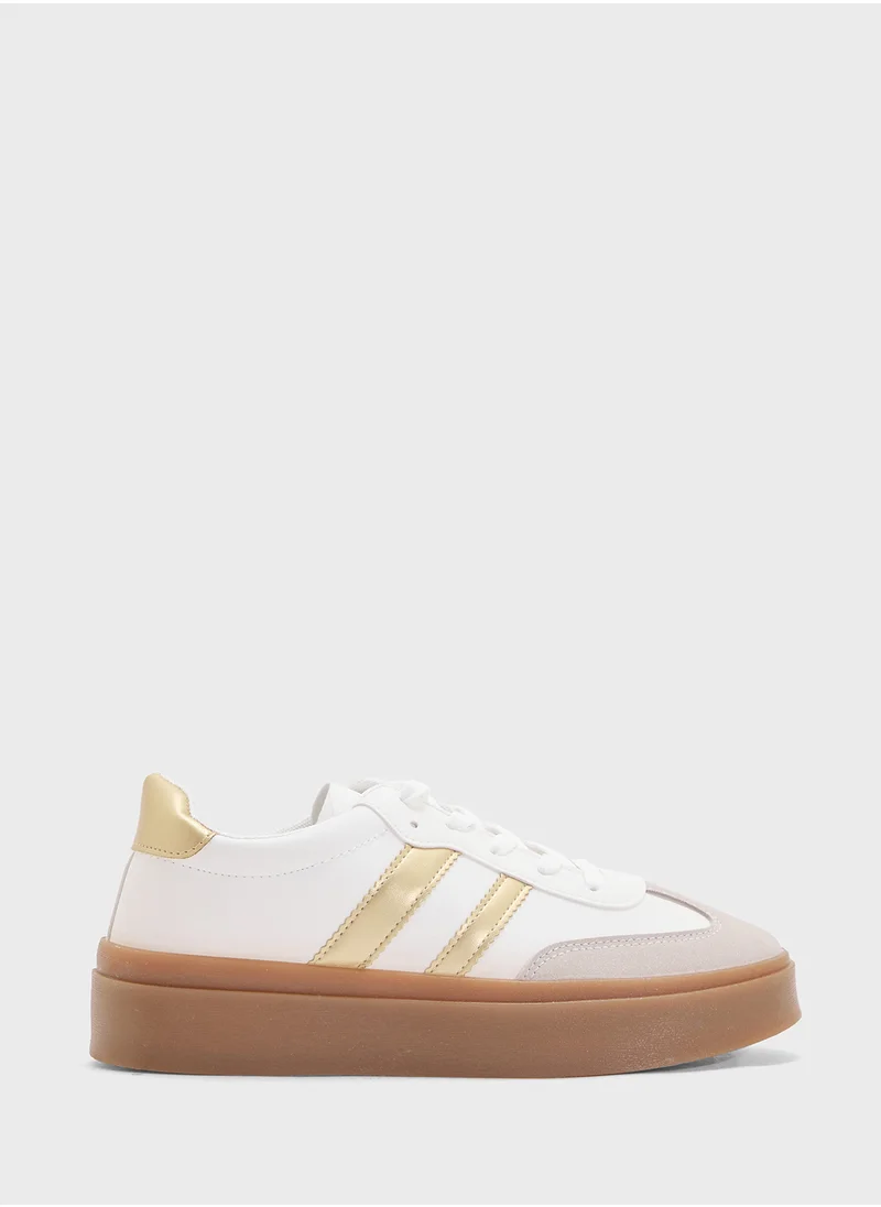 Clowse Striped Sneaker