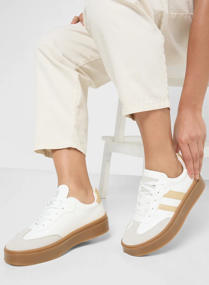 كلاوس Striped Sneaker