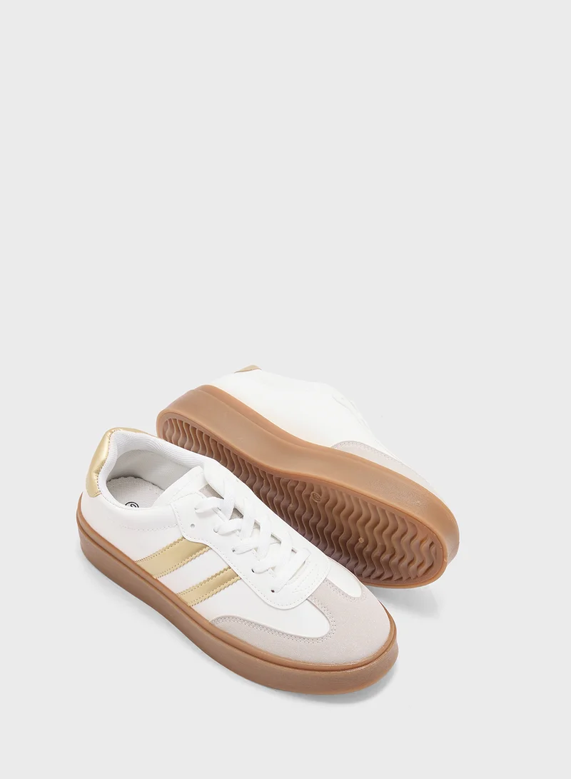كلاوس Striped Sneaker