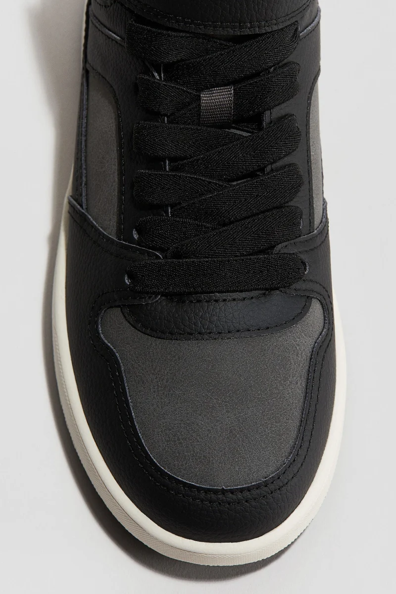 اتش اند ام حذاء رياضي ببطانة دافئة