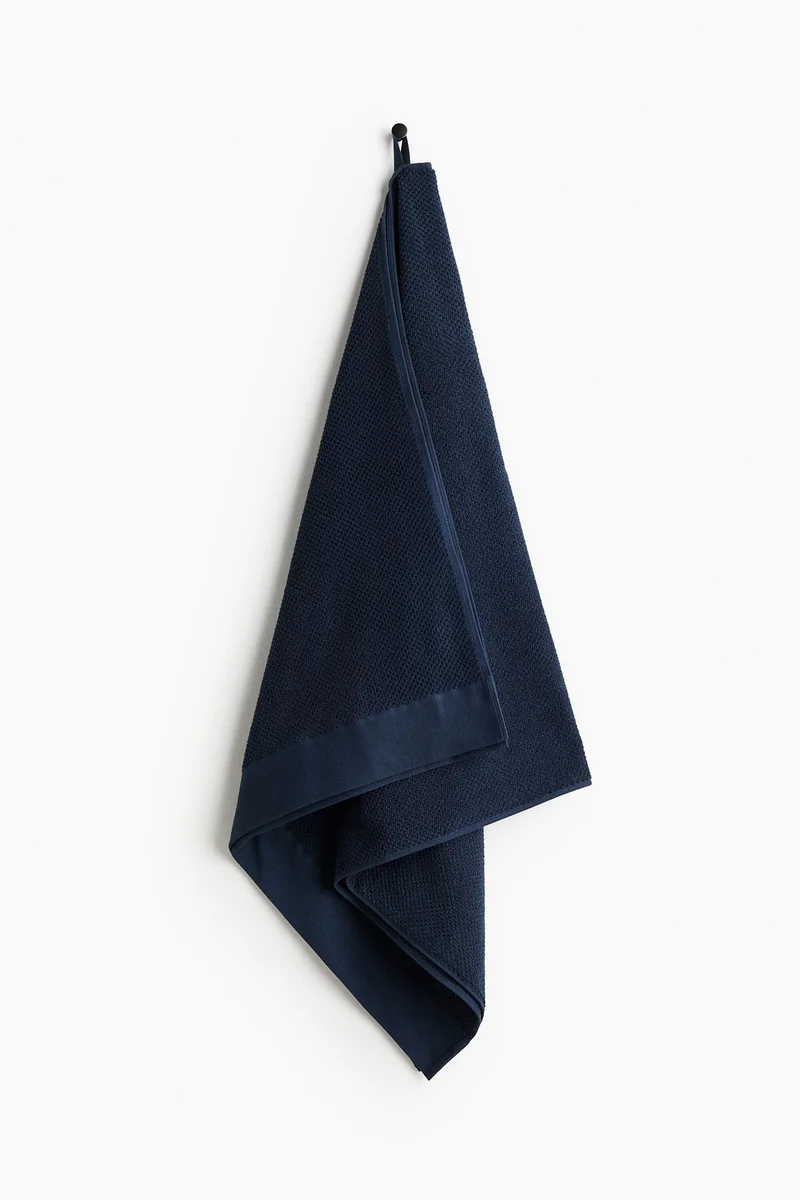 اتش اند ام منشفة للحمام من نسيج تيري القطني