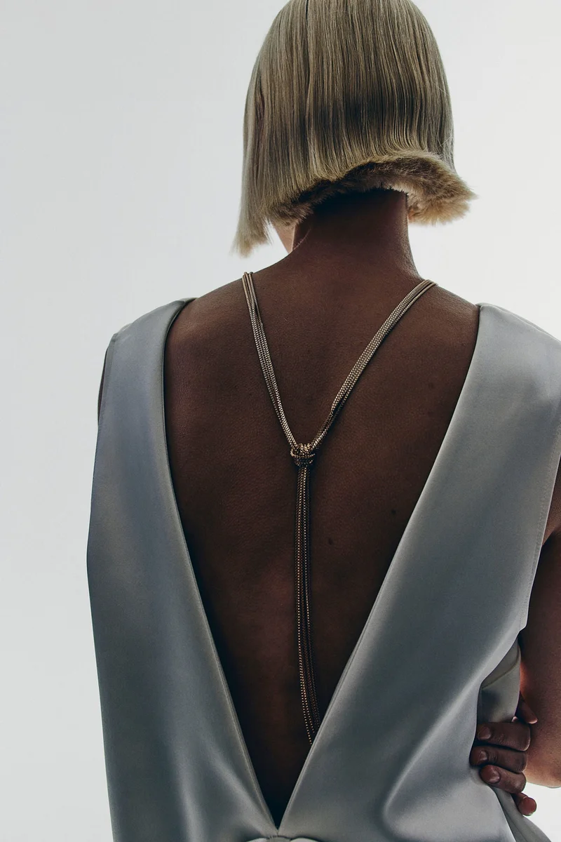 اتش اند ام قلادة لاريات بشكل سلسلة