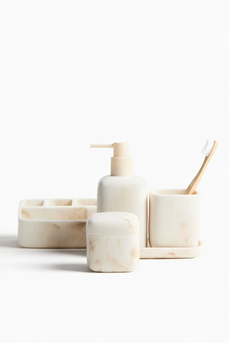 اتش اند ام منظم مكياج