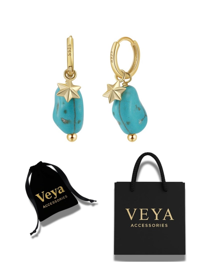 ڤيا "أقراط من Veya مصنوعة من الفضة الأصلية عيار 925 ومطلية بالذهب عيار 14، بتصميم فريد يجمع بين الحجر الفيروزي والنجمة الذهبية ليمنحك إطلالة جريئة وعصرية مستوحاة من ألوان البحر والطبيعة. ✨ تأتي داخل باكيج فاخر يعكس فخامة القطعة وجودة العلامة." - Image 1