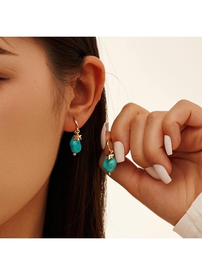 ڤيا "أقراط من Veya مصنوعة من الفضة الأصلية عيار 925 ومطلية بالذهب عيار 14، بتصميم فريد يجمع بين الحجر الفيروزي والنجمة الذهبية ليمنحك إطلالة جريئة وعصرية مستوحاة من ألوان البحر والطبيعة. ✨ تأتي داخل باكيج فاخر يعكس فخامة القطعة وجودة العلامة." - Image 2