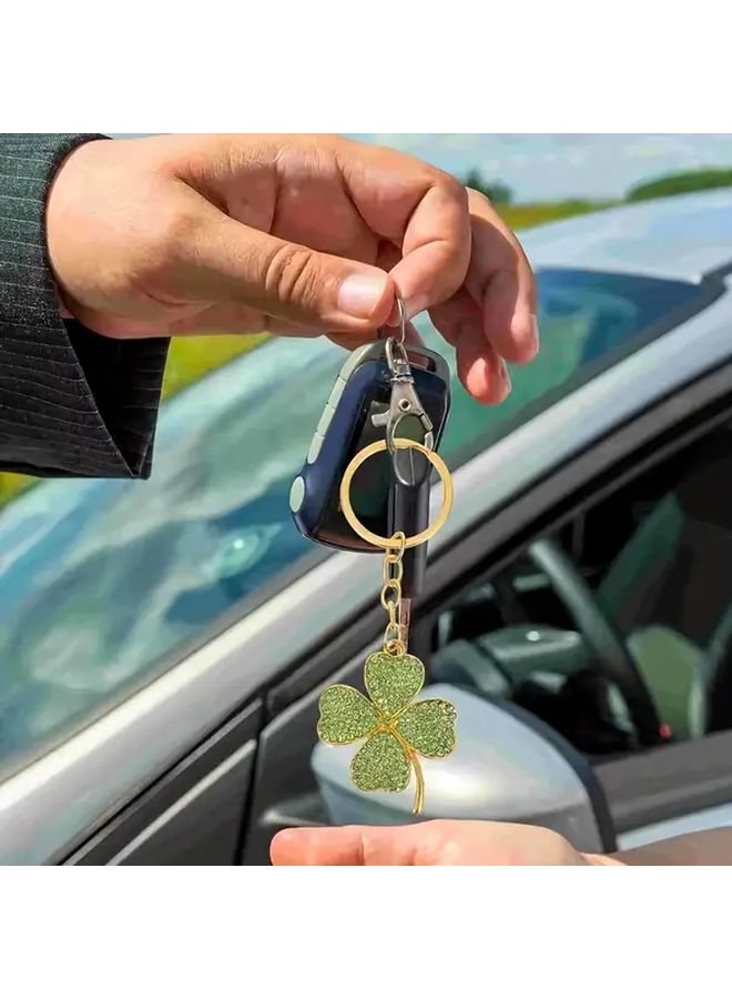 سلسلة مفاتيح نبات النفل رباعي الأوراق المحظوظ مرصع بالكرستال الأبيض ذو الحافة الذهبية لحقيبة اليد أو حقيبة الظهر أو سحر مفتاح السيارة، هدية عيد ميلاد - Image 3