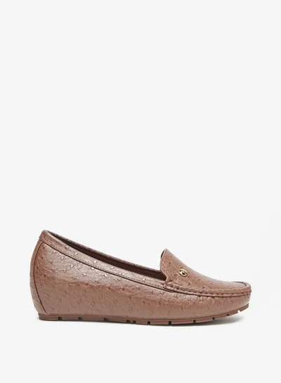 فلورا بيلا من شو إكسبرس Women's Textured Slip-On Wedge-Heeled Moccasins