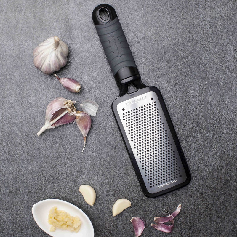 Microplane مبشرة جبن دقيقة من مايكروبلان - فولاذ جراحي مقاوم للصدأ للتبشير الدقيق (أسود) - Image 3