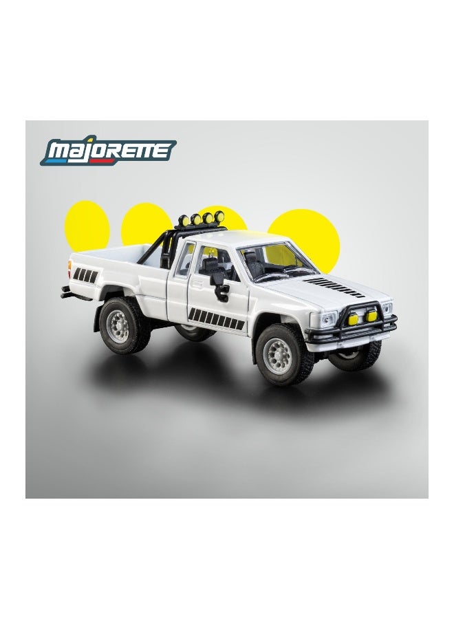 Majorette Metal Collection Series 1985 Toyota Hilux SR5 Pick Up Die-cast Car (1:64, White) - Image 3