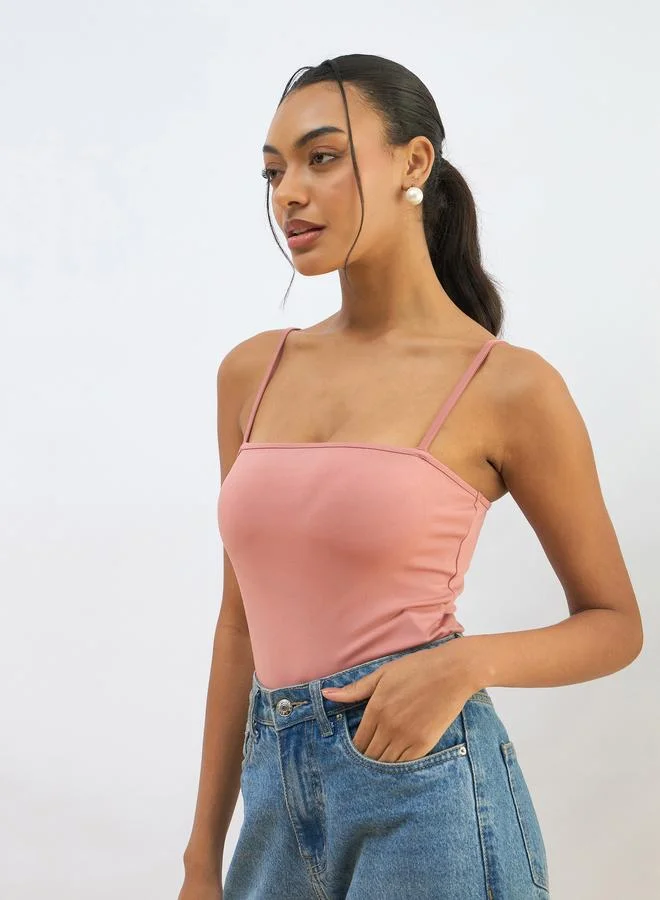 ساسافراس بودي سوت نسائي وردي بحمالات من الكروشيه