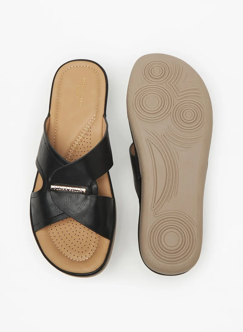 فلورا بيلا من شو إكسبرس Womens Solid Slip-On Cross Strap Slide Sandals
