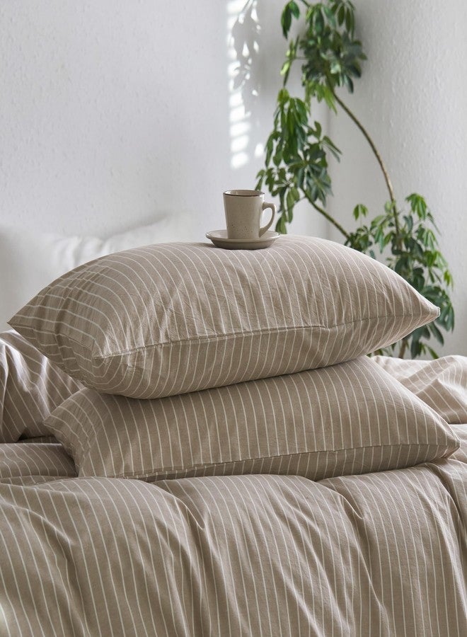 مومى أغطية وسائد مخططة من مومي بيدينج، عبوة من قطعتين، مصنوعة من القطن المغسول بنسبة 100%، ذات ملمس يشبه الكتان، قابلة للتهوية، متينة، ناعمة ومريحة (لون الكتان البني الفاتح، رمادي، أبيض، خطوط عريضة، قياسي) - Image 1