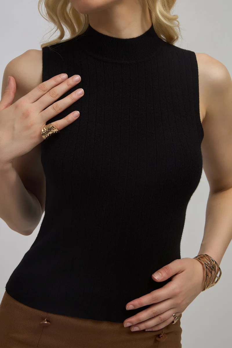 Virgio VIRGIO Viscose Highneck Flatknit Sleeveless Top