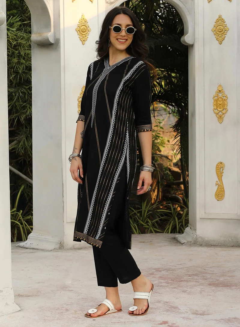 QISSA Women's Midnight Black Geometric Print Kurta With Midnight Black Trousers Set For Ethnic Wear | V Neck | Quarter Sleeve | Pull On Closure | Kurta Set Crafted With Comfort Fit For Woman & Girls