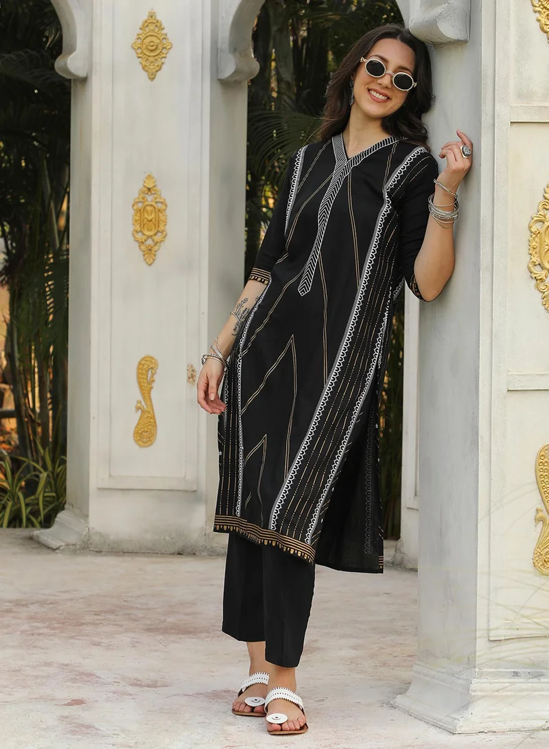 QISSA Women's Midnight Black Geometric Print Kurta With Midnight Black Trousers Set For Ethnic Wear | V Neck | Quarter Sleeve | Pull On Closure | Kurta Set Crafted With Comfort Fit For Woman & Girls