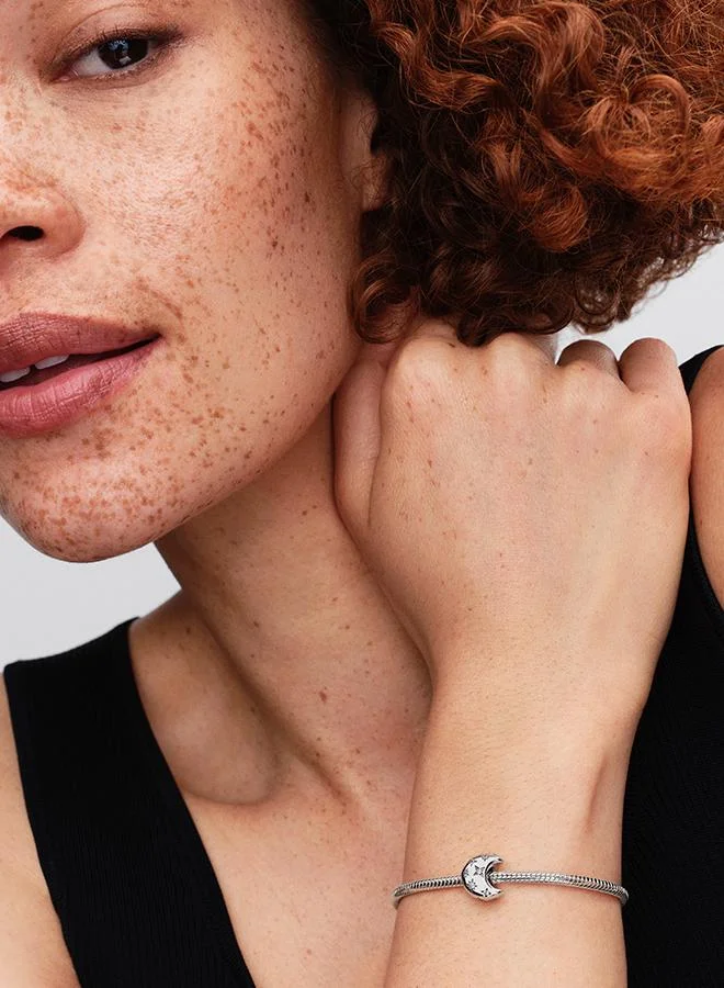 باندورا Crescent Moon Charm