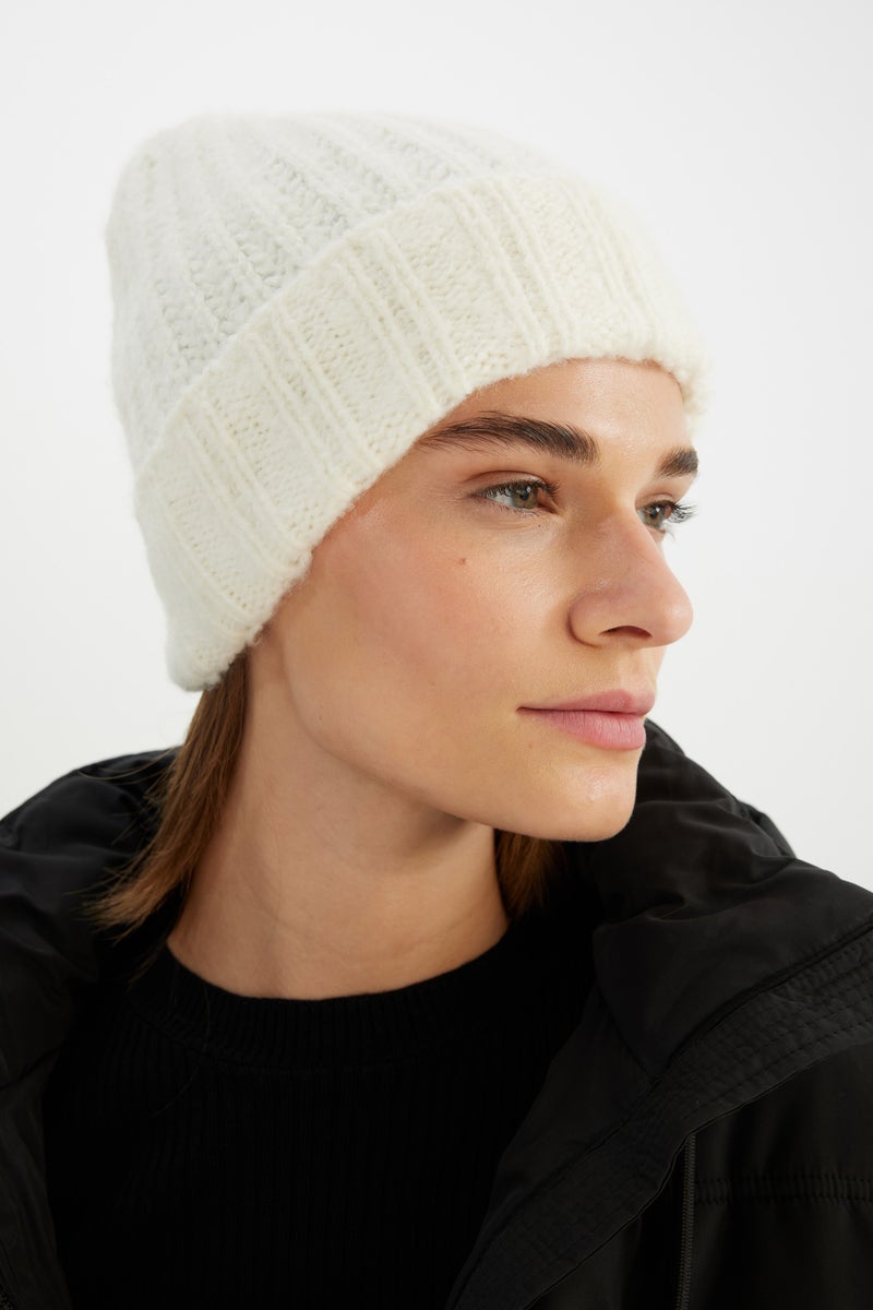 DeFacto Woman Knitwear Beanie  - Image 5