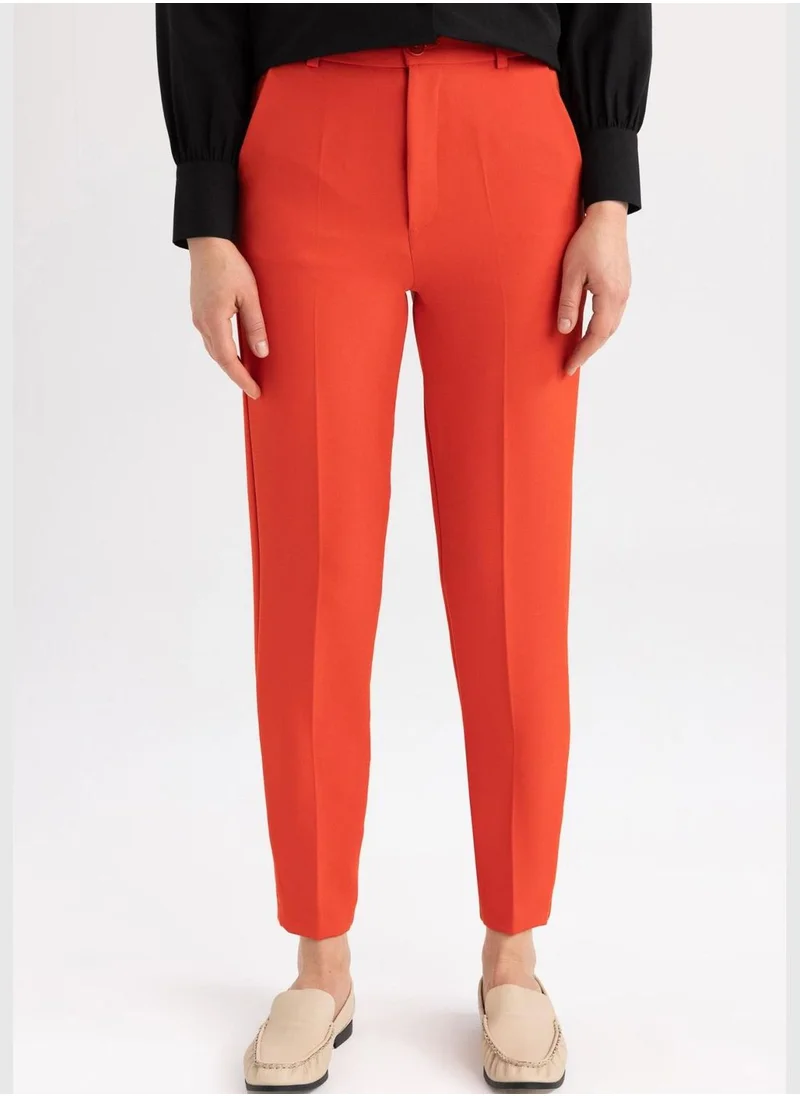 ديفاكتو Woman Carrot Fit Woven Trousers