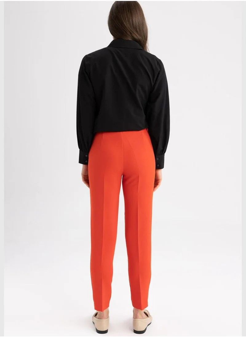 ديفاكتو Woman Carrot Fit Woven Trousers