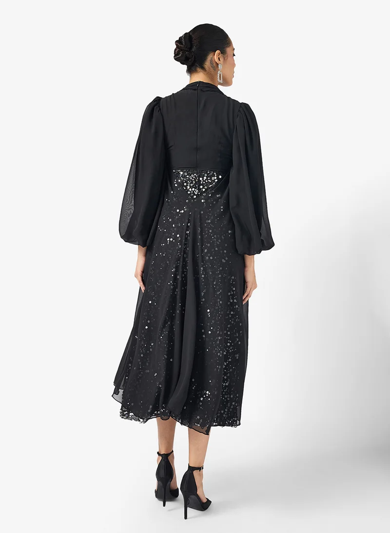 خزانة Shimmer Dress With Cape