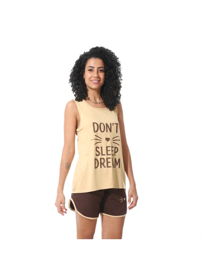 سيزار هوت شورت حريمي مزود بطباعات علي الصدر - Image 2