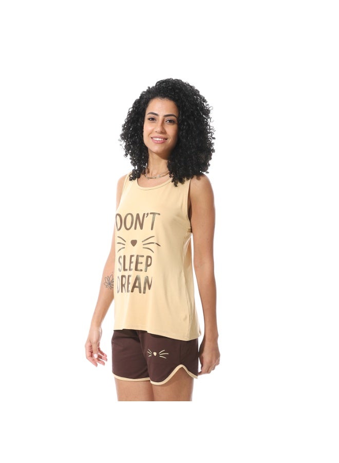 سيزار هوت شورت حريمي مزود بطباعات علي الصدر - Image 3