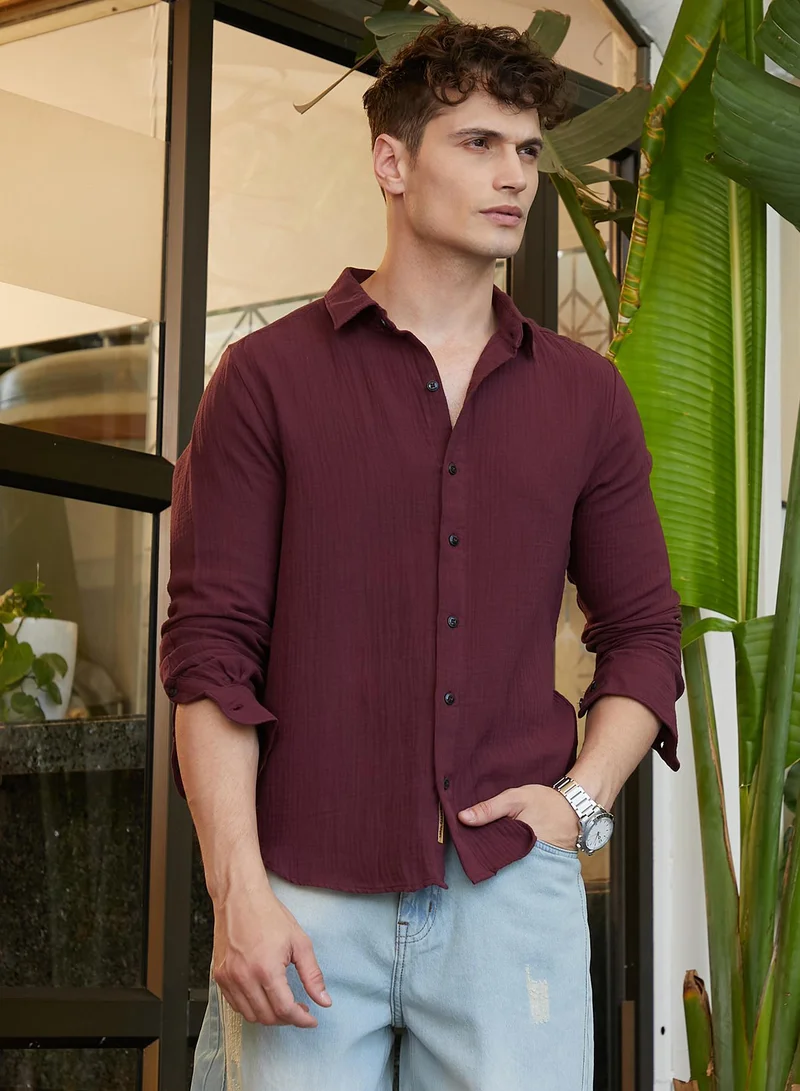 Campus Sutra Campus Sutra Men's Wine Red Breezy-Weave Shirt For Casual Wear | Spread Collar | Long Cuffed Sleeves | Button Closure | Shirt Crafted With Comfort Fit For Everyday Wear