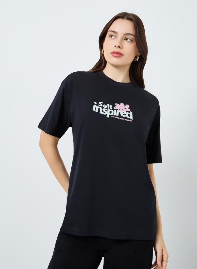 ستايلي تيشيرت نسائي أسود بطبعة جرافيك واسع - Image 3