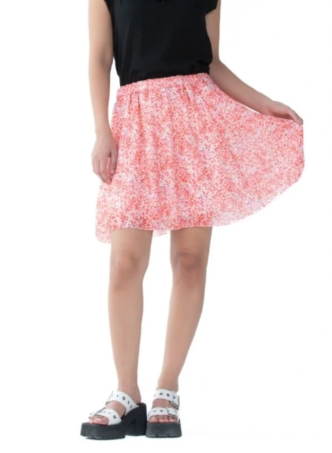 HaILYS A playful short skirt with a bright floral pattern, adding a pop of color to your wardrobe.