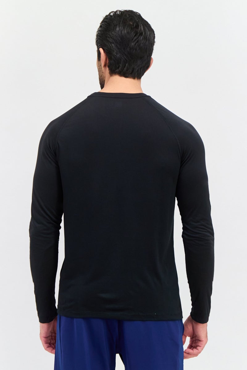 Hummel تي شيرت تدريب طويل الأكمام للرجال بلياقة شعار العلامة التجارية، أسود - Image 3