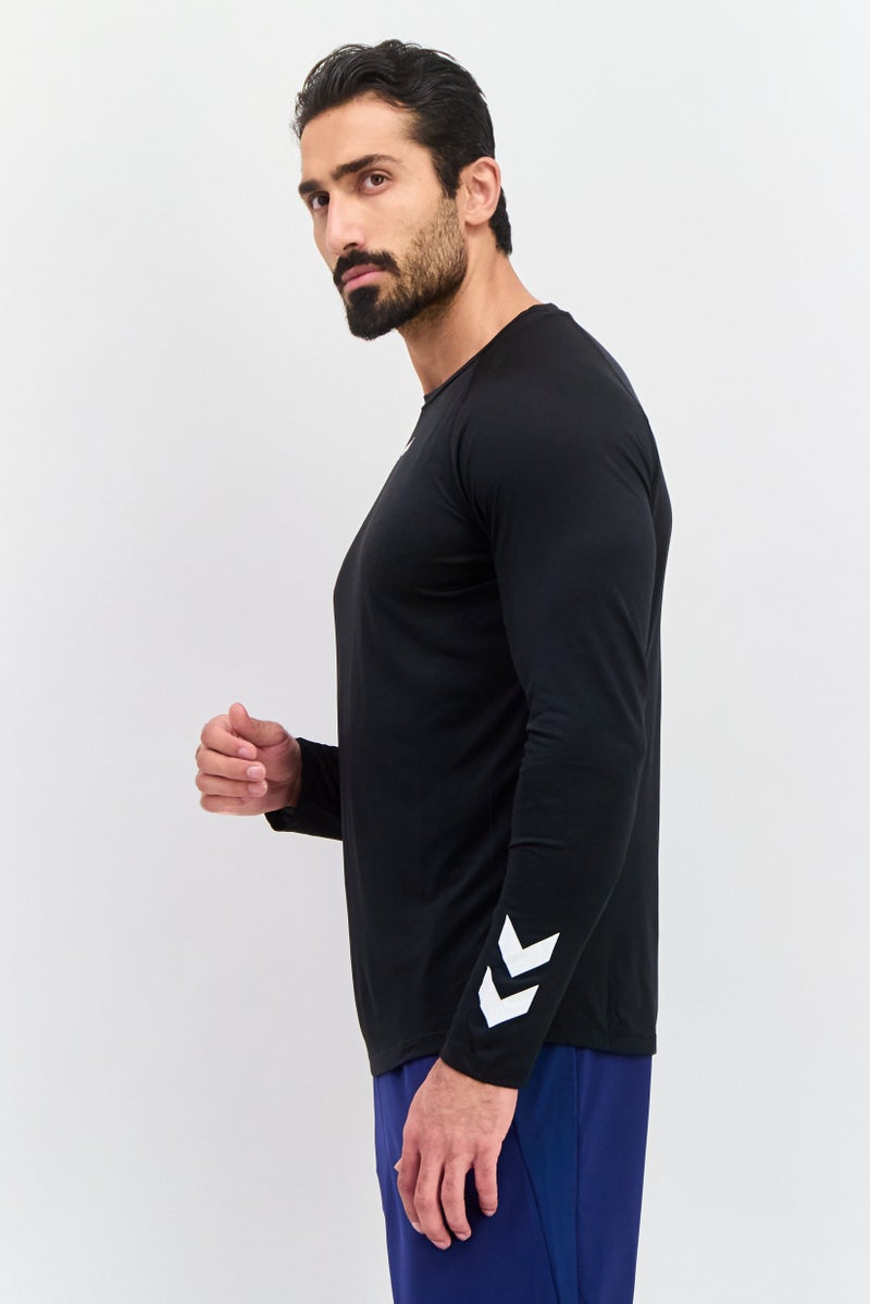 Hummel تي شيرت تدريب طويل الأكمام للرجال بلياقة شعار العلامة التجارية، أسود - Image 2