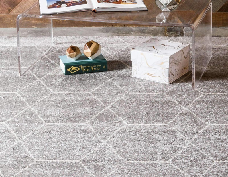 Unique Loom Trellis Frieze Collection Area Rug - Geometric (4' 1" x 6' 1", Light Gray/ Ivory) - Image 3