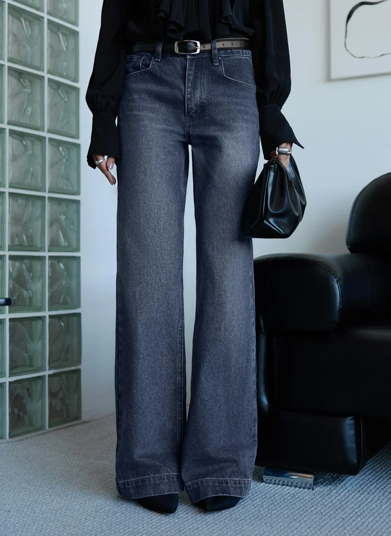 Lichi Loose jeans with distressed accent on the thighs