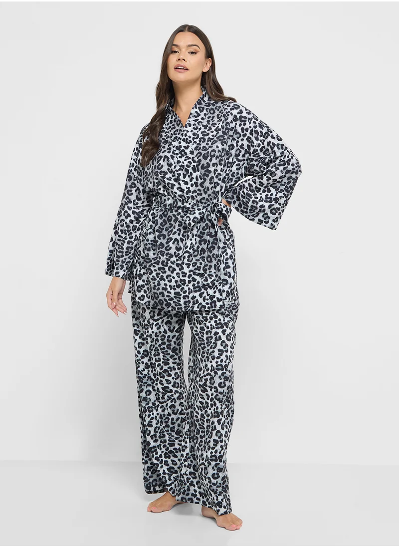 جينجر Satin Animal Print Robe With Belt & Pyjama Set