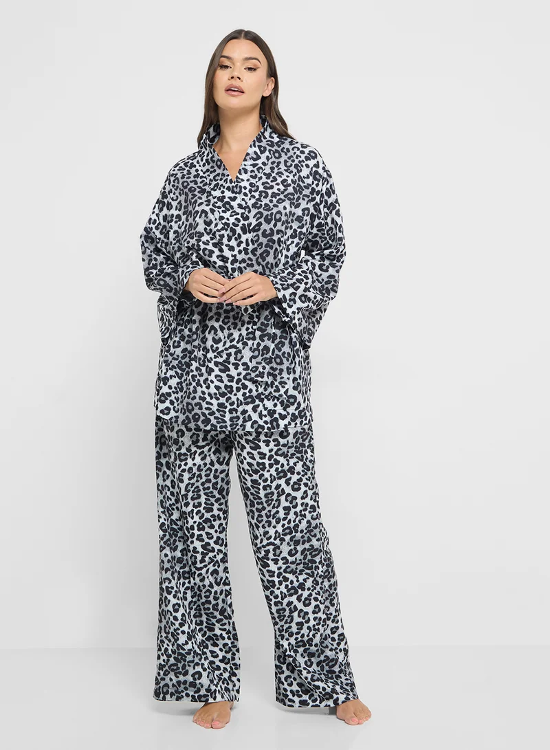 جينجر Satin Animal Print Robe With Belt & Pyjama Set
