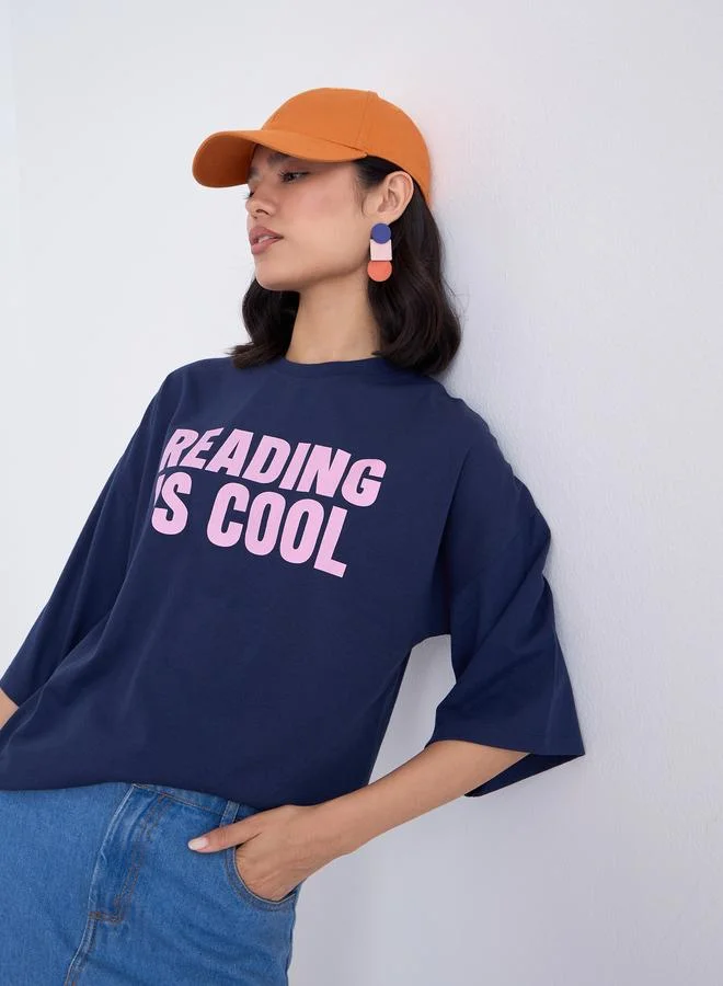 ستايلي تيشيرت واسع بطبعة كتابة