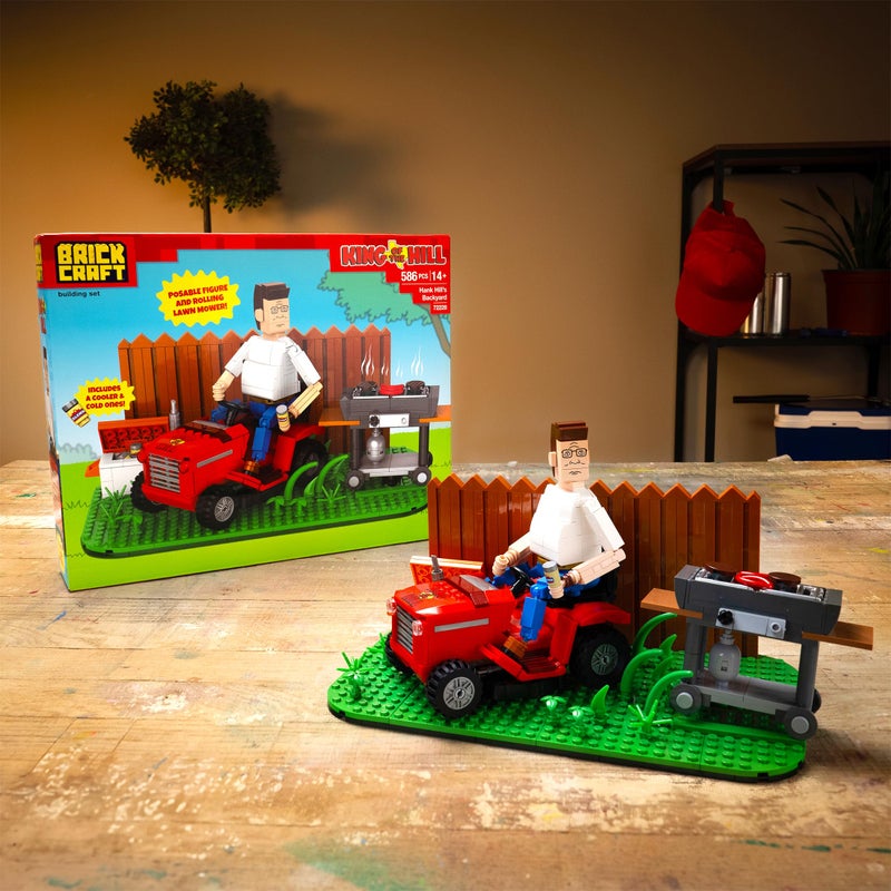Brickcraft King of The Hill Hank Hillâ€™s Backyard Building Kit (586-Piece Set), Hank Hill Figure, Lawn Mower, Grill & Cooler, Animated TV Show Collectible Display Xmas Christmas - Image 4