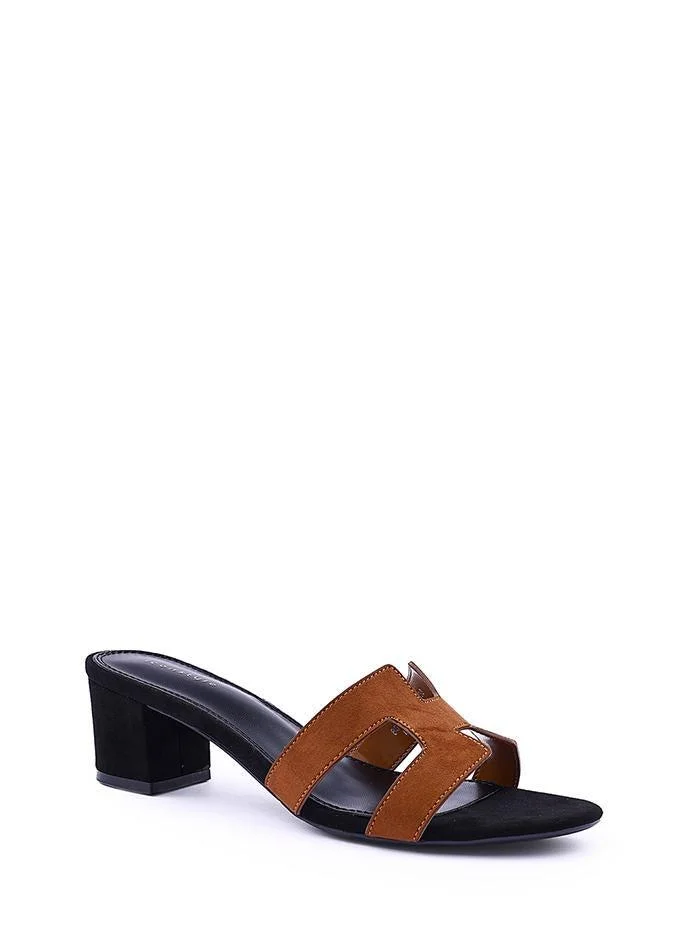 أيقون صندل نسائي بكعب عريض من جلد الغزال