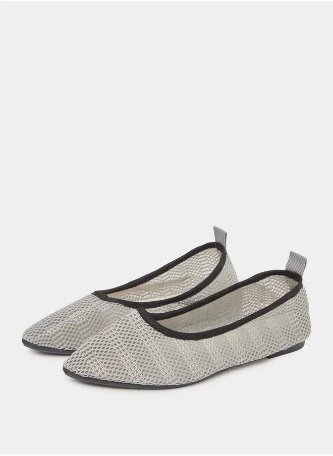 تايك تو Slip-On Pointed Toe Ballerina