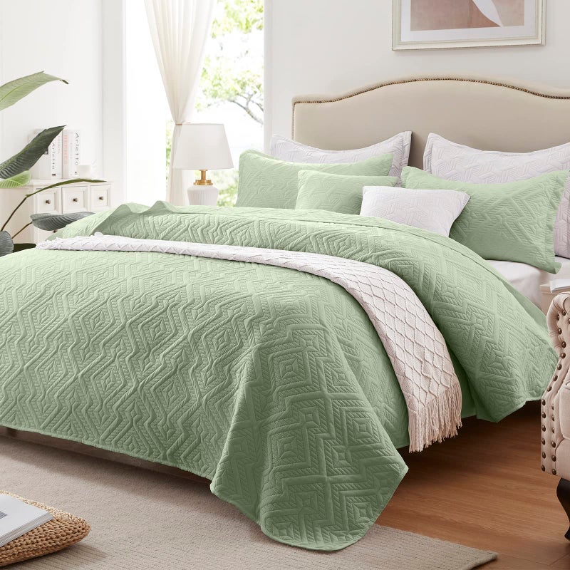 LEAONME Quilt Set King Size 3 Pieces Lightweight Sage Green Bedspread98x106 Soft Microfiber Summer Quilt Luxurious Warm Coverlet Sets for All Seasons Includes 1 Quilt 2 Shams
