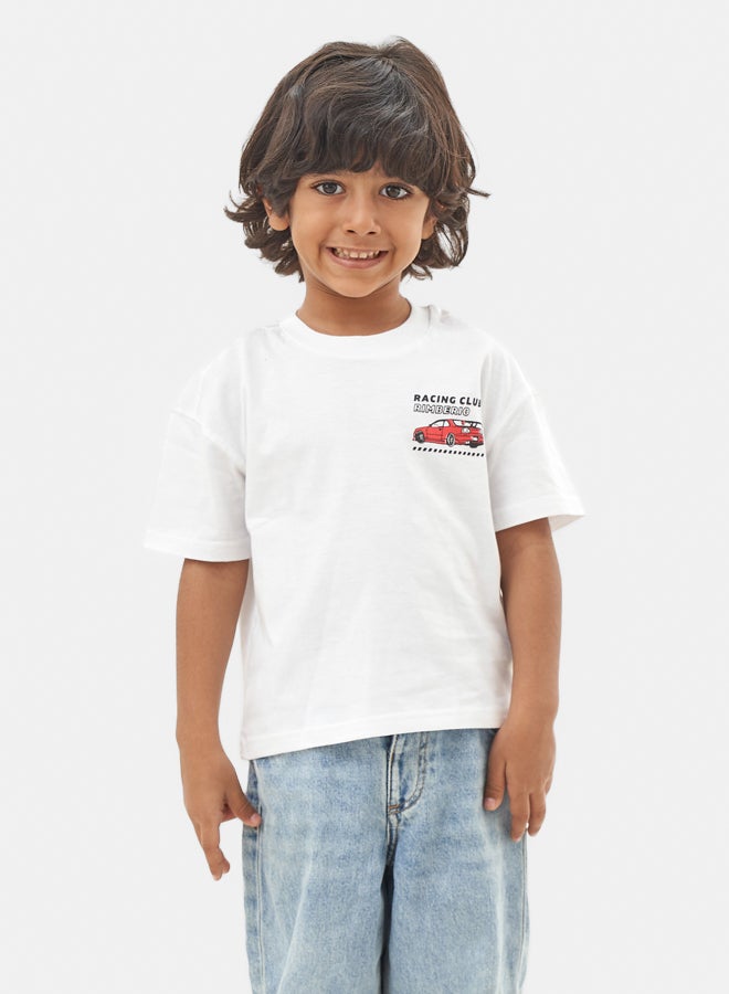 تي شيرت أبيض للأولاد بطبعة سيارة