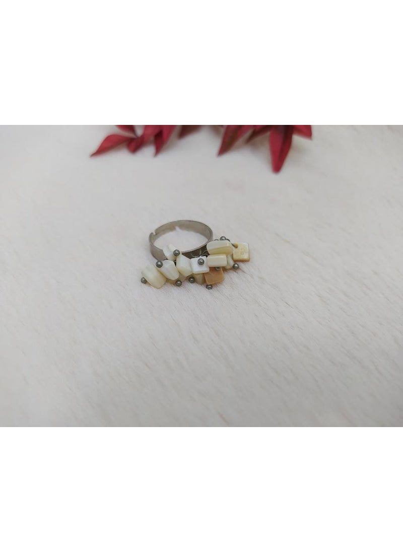 HD Marketim - Authentic Women's Ring with Natural Mother of Pearl Stone - Image 1