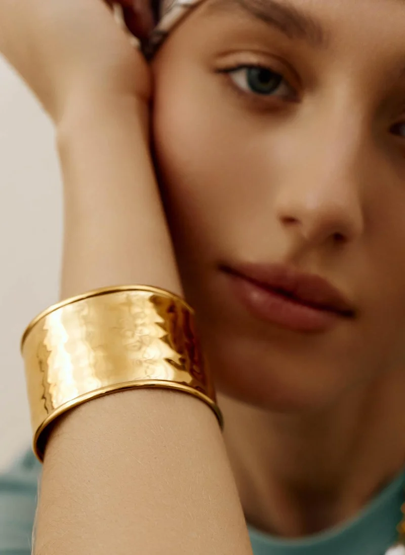 ليتشي سوار دائري مصنوع من معدن محكم