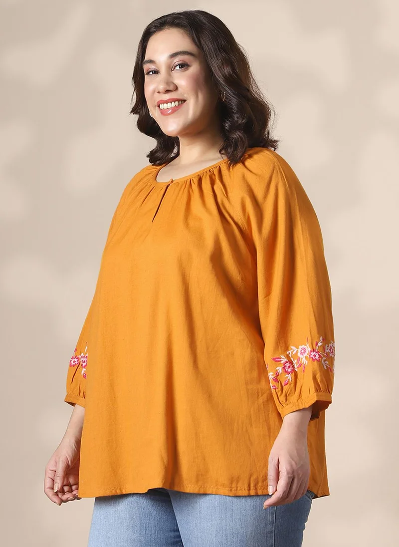 جلو باص بلوزة جلوبلس مطرزة بالزهور مقاس كبير بياقة مستديرة وفتحة مفتاح