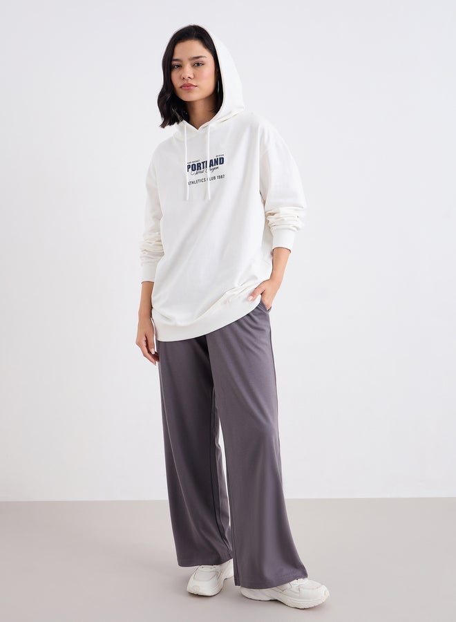 ستايلي هودي طويل أوف وايت بطبعة شعار - Image 2