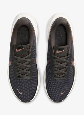 Nike Revolution 8 Trainers for Women - Black - view 5