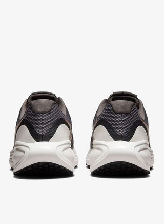Nike Revolution 8 Trainers for Women - Black - view 4