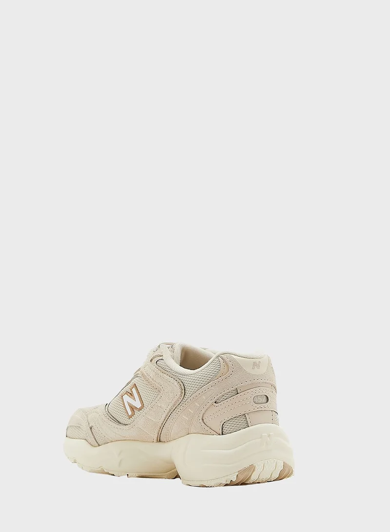 New Balance 452 Low Top Shoes